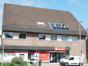 Frontansicht aufs Haus/DG-Wohnung