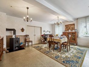 großzügiges Wohnzimmer