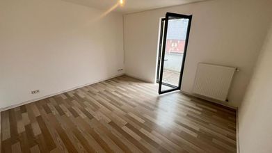 Wohnzimmer mit Balkonzugang