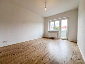 Wohnzimmer mit Balkon