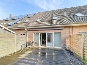 Rückansicht mit Terrasse