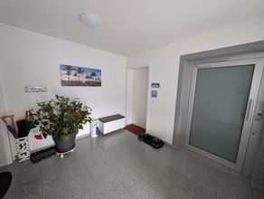 Fahrstuhl und Wohnungstür