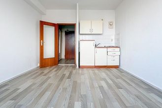 Wohn- und Schlafbereich_Blick zur Kochnische