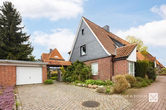 Garage und Stellplatz