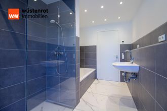 Bad mit Dusche & Badewanne