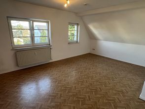 Schönes Wohn-/ Schlafzimmer