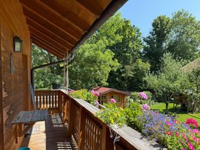 Aussicht vom Balkon in den Garten