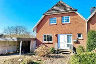 Frontansicht mit Carport