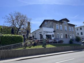 Wohnhaus mit Gewerbe