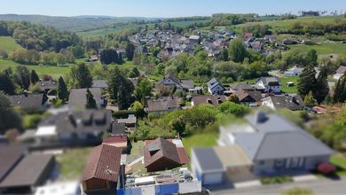 Eingebettet in die grüne Taunuslandschaft