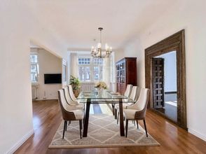 Erker-Esszimmer mit KI