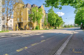 Blick auf die Stadtvilla