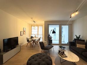 Wohnzimmer mit Balkonzugang