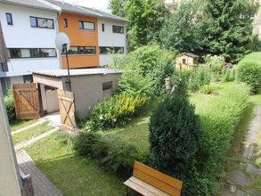 Blick aus Wohnung in d. Garten