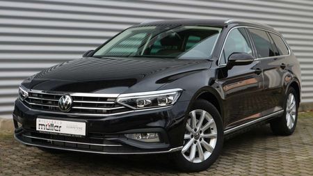 Volkswagen Passat Variant Elegance IQ.Light*AHZV*UPE 62.660,00 € . . .