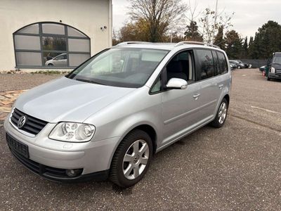Volkswagen Touran 1.6 AUTOMATIK Xenon Navi 7Sitzer Klima