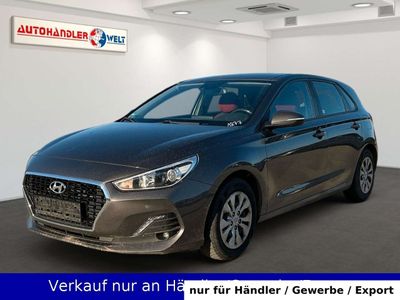 Hyundai i30 1.4 Select AC NAVI PDC SHZ KAM TEMP