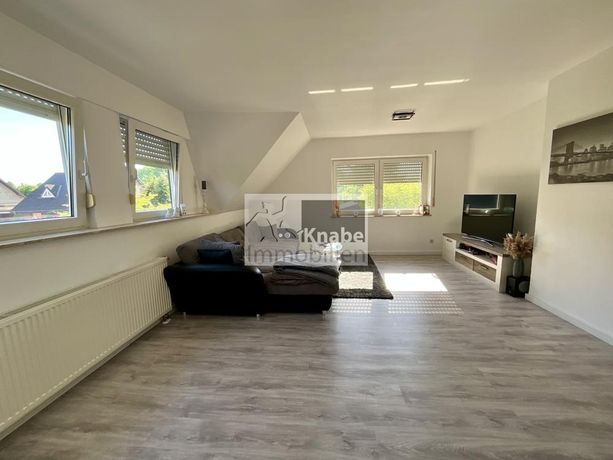 Wohnzimmer mit Platz für Essbereich