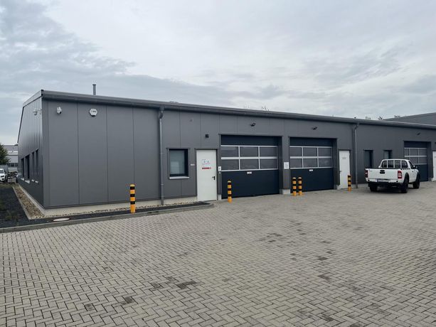 akt. Bild, Hallenfront