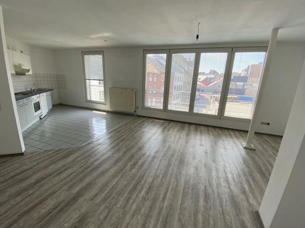 Küche und Wohnzimmer