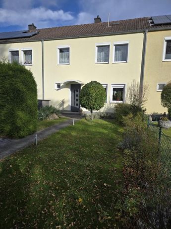 Hauseingang mit Vorgarten