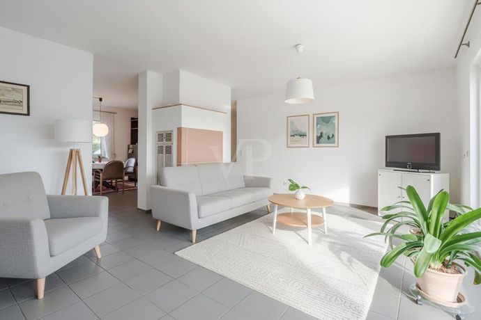 Wohnzimmer mit Kaminofen,