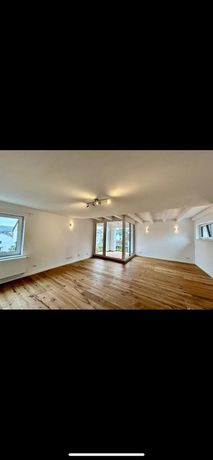 Wohnzimmer, Blick zum Balkon