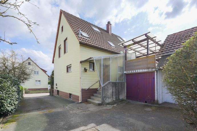 Seitenansicht und Hof