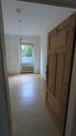Zimmer zur Straße 1