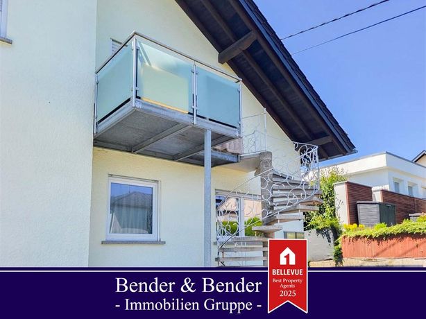 Zugang zur Wohnung und Balkon