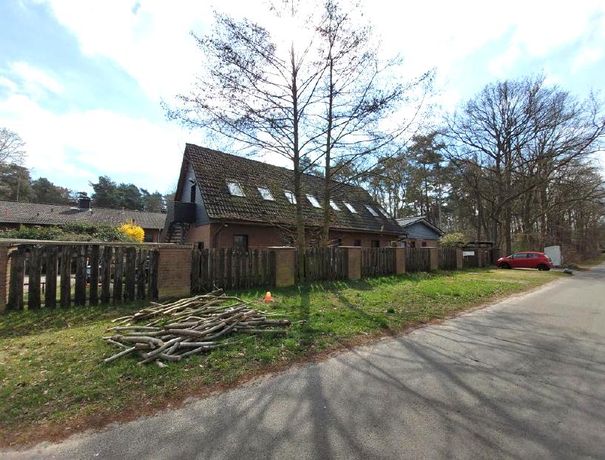 Vorderansicht von links