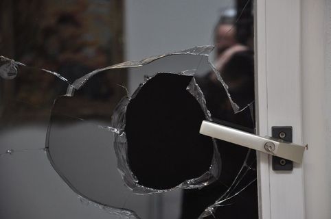 Fenstereingeschlagen.jpg